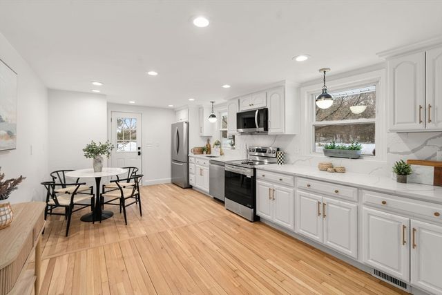 11 Wilshire Dr, Sharon, MA 02067