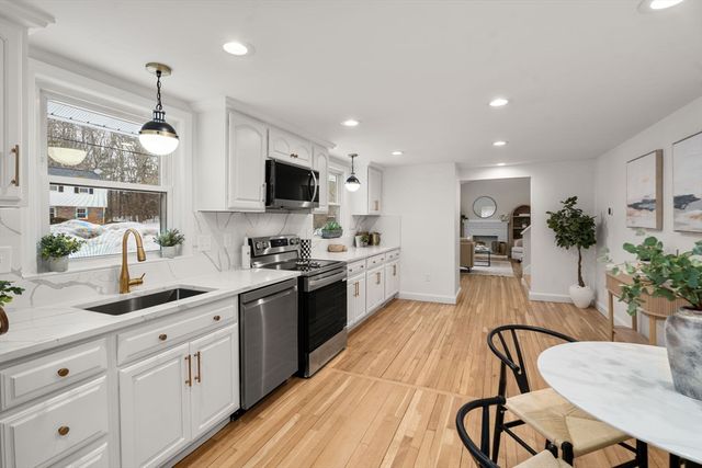 11 Wilshire Dr, Sharon, MA 02067