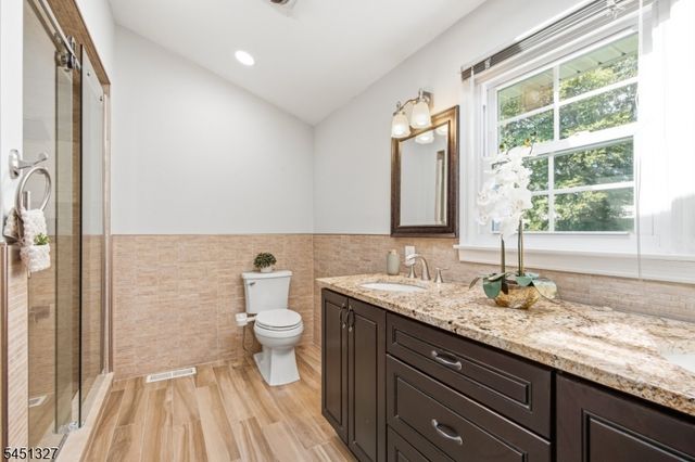 12 Medford Rd, Parsippany-troy Hills Twp., NJ 07950