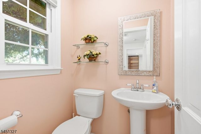 12 Medford Rd, Parsippany-troy Hills Twp., NJ 07950