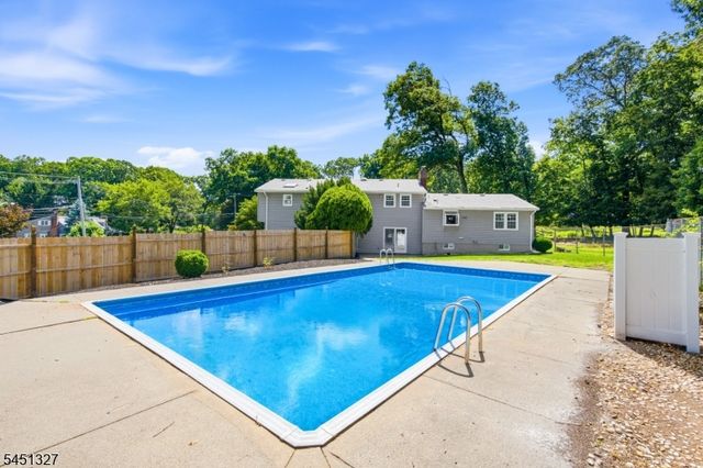 12 Medford Rd, Parsippany-troy Hills Twp., NJ 07950