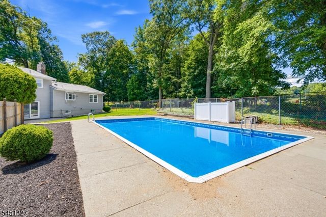 12 Medford Rd, Parsippany-troy Hills Twp., NJ 07950