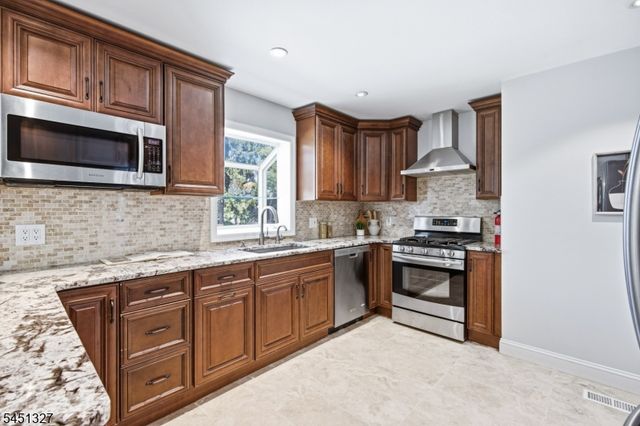 12 Medford Rd, Parsippany-troy Hills Twp., NJ 07950