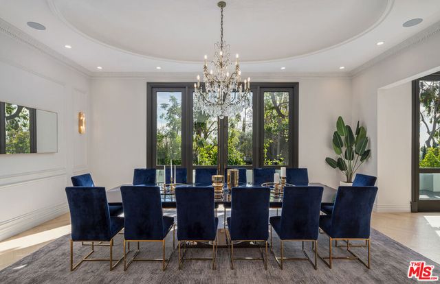 402 Doheny Road, Beverly Hills, CA 90210