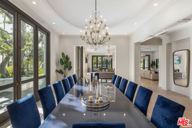 402 Doheny Road, Beverly Hills, CA 90210
