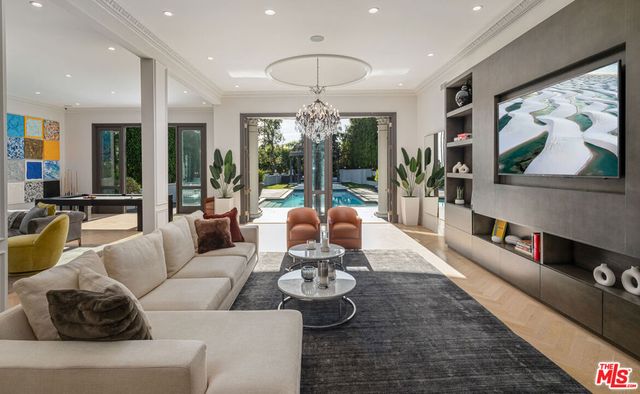 402 Doheny Road, Beverly Hills, CA 90210