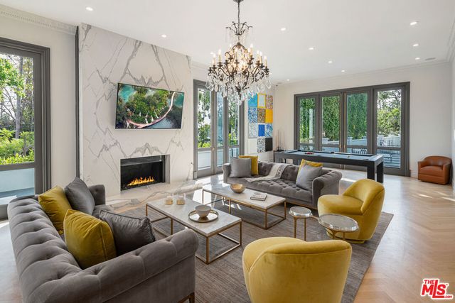 402 Doheny Road, Beverly Hills, CA 90210