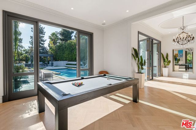 402 Doheny Road, Beverly Hills, CA 90210