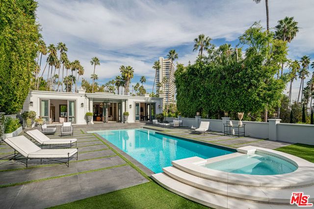 402 Doheny Road, Beverly Hills, CA 90210