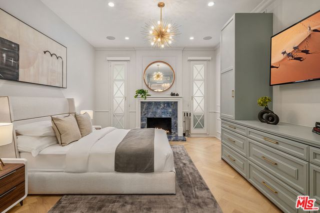 402 Doheny Road, Beverly Hills, CA 90210
