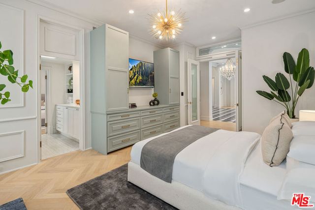 402 Doheny Road, Beverly Hills, CA 90210