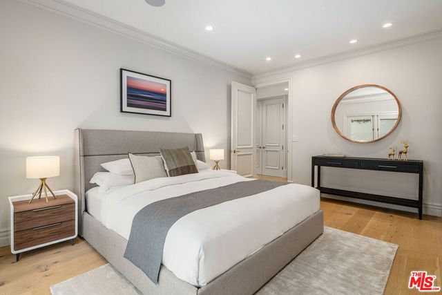 402 Doheny Road, Beverly Hills, CA 90210