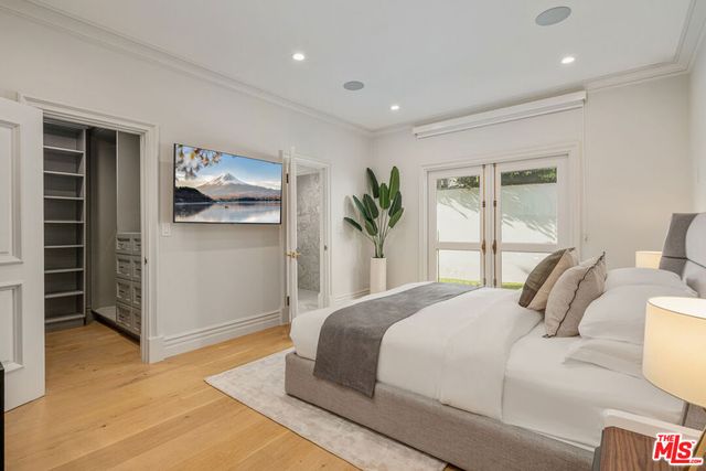 402 Doheny Road, Beverly Hills, CA 90210