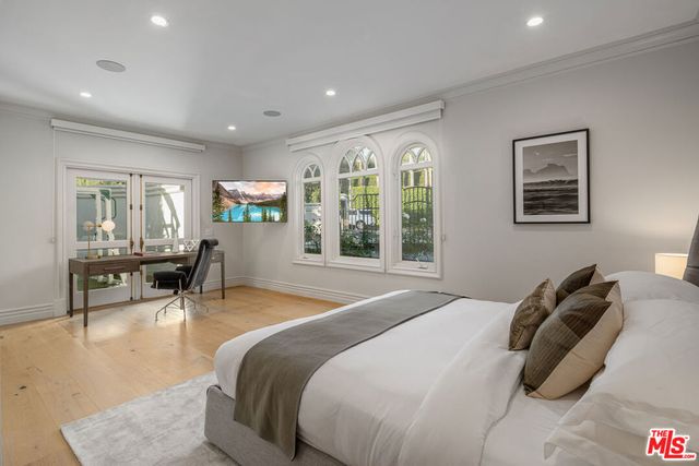 402 Doheny Road, Beverly Hills, CA 90210
