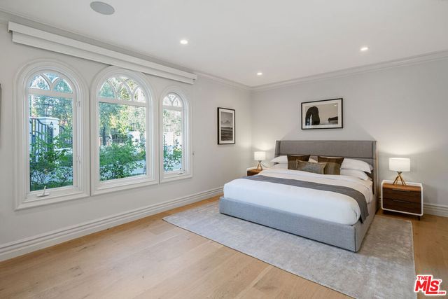 402 Doheny Road, Beverly Hills, CA 90210