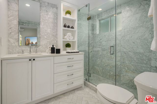 402 Doheny Road, Beverly Hills, CA 90210