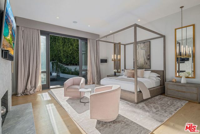 402 Doheny Road, Beverly Hills, CA 90210