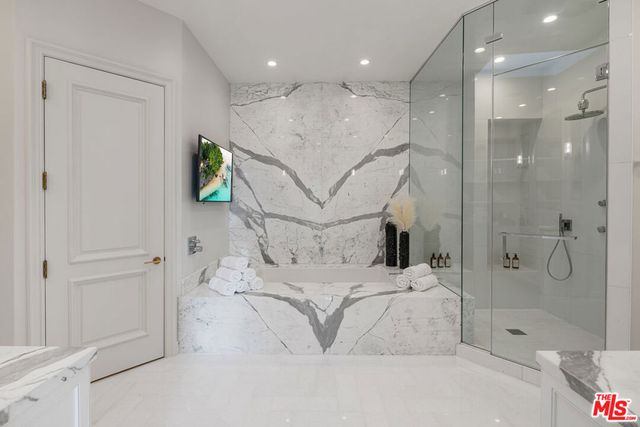 402 Doheny Road, Beverly Hills, CA 90210
