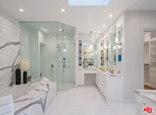402 Doheny Road, Beverly Hills, CA 90210