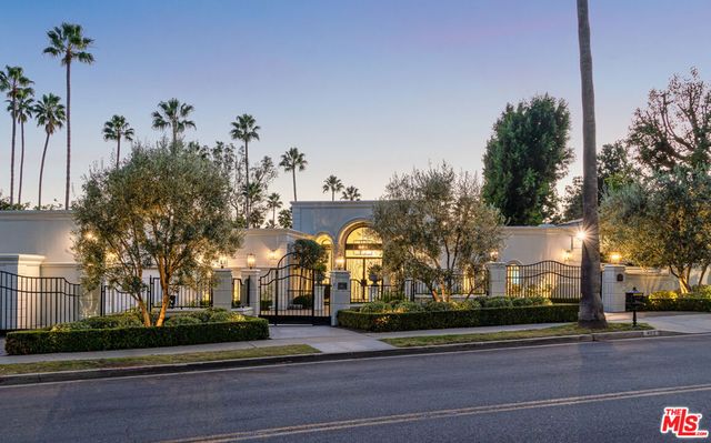 402 Doheny Road, Beverly Hills, CA 90210