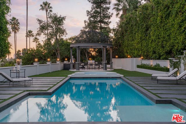 402 Doheny Road, Beverly Hills, CA 90210