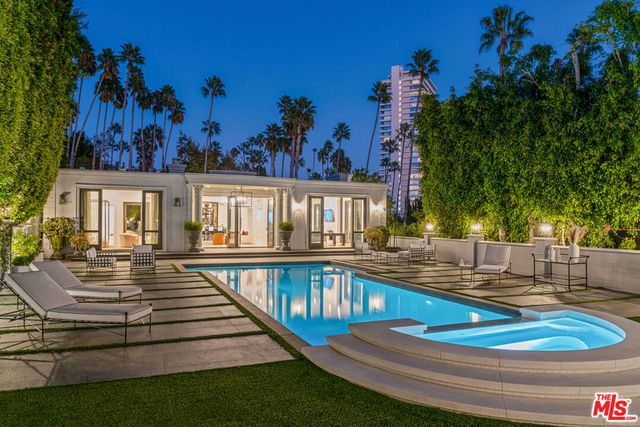 402 Doheny Road, Beverly Hills, CA 90210