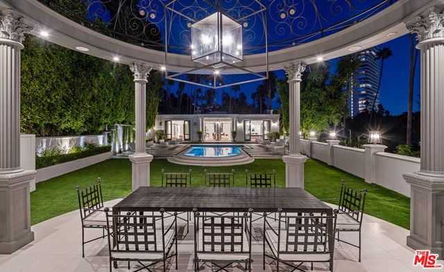 402 Doheny Road, Beverly Hills, CA 90210