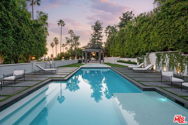 402 Doheny Road, Beverly Hills, CA 90210