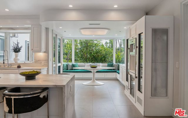 402 Doheny Road, Beverly Hills, CA 90210