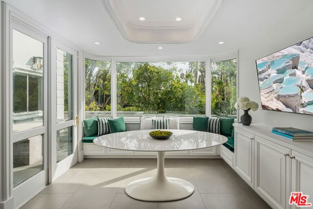 402 Doheny Road, Beverly Hills, CA 90210