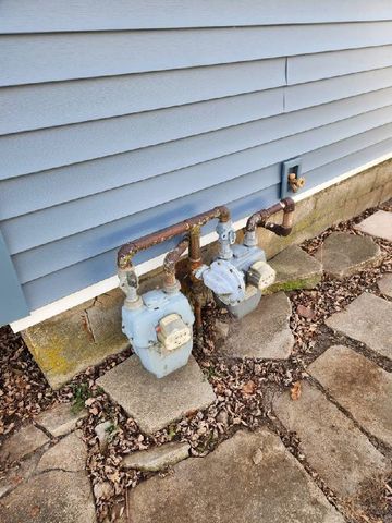 412 S 2nd Avenue E, Newton, IA 50208