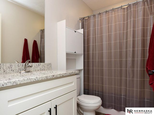 20873 T Court, Elkhorn, NE 68022