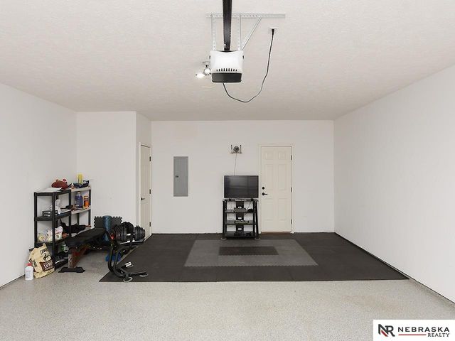 20873 T Court, Elkhorn, NE 68022
