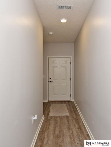 20873 T Court, Elkhorn, NE 68022