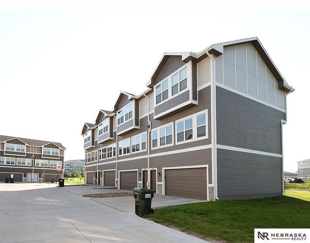 20873 T Court, Elkhorn, NE 68022