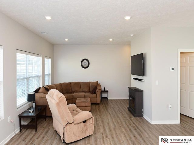 20873 T Court, Elkhorn, NE 68022