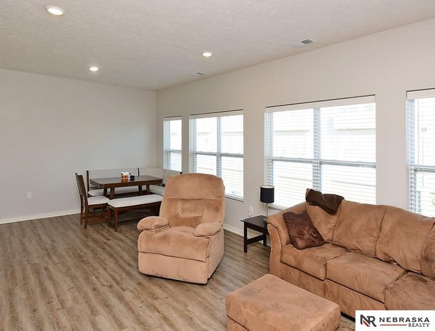 20873 T Court, Elkhorn, NE 68022