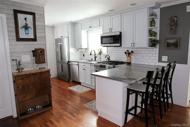 1300 Lakeside Drive, Wantagh, NY 11793