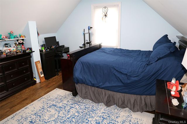 1300 Lakeside Drive, Wantagh, NY 11793