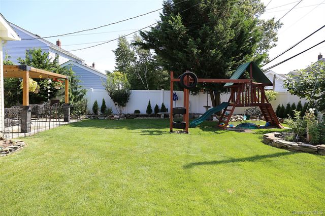 1300 Lakeside Drive, Wantagh, NY 11793