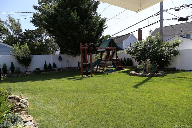 1300 Lakeside Drive, Wantagh, NY 11793