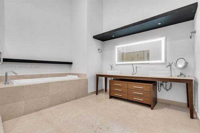 495 Brickell Ave 1501, Miami, FL 33131