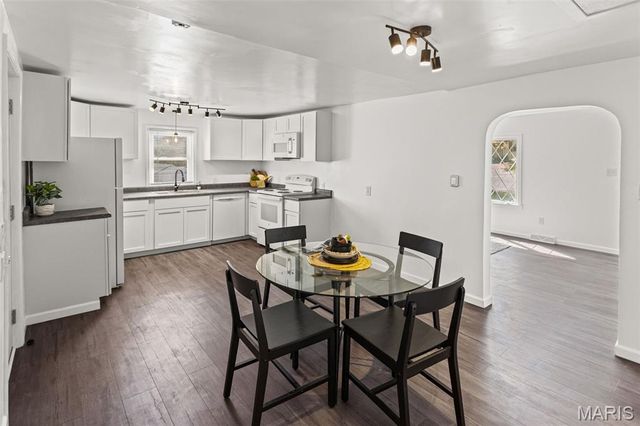 2425 La Salle Drive, Alton, IL 62002