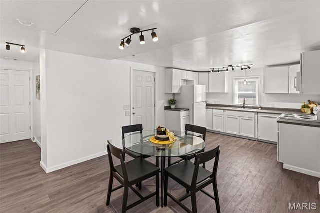 2425 La Salle Drive, Alton, IL 62002