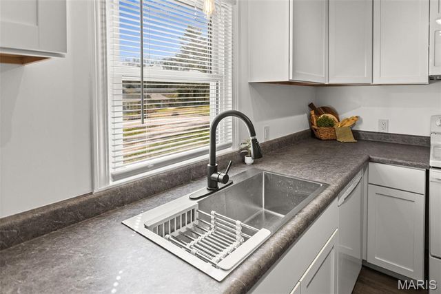 2425 La Salle Drive, Alton, IL 62002