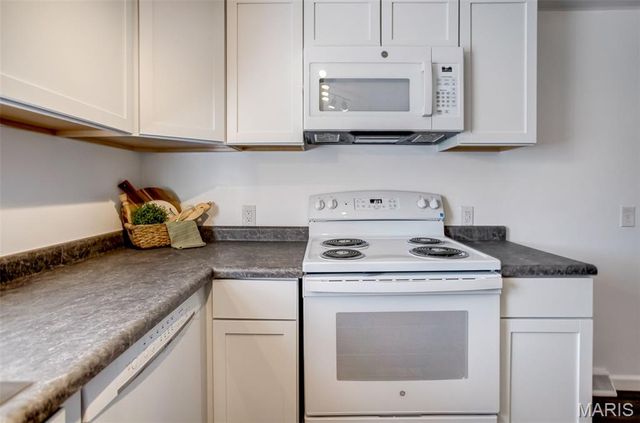 2425 La Salle Drive, Alton, IL 62002