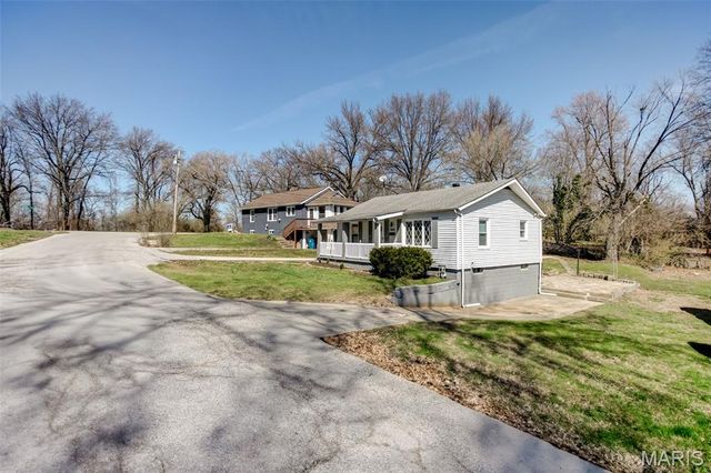 2425 La Salle Drive, Alton, IL 62002