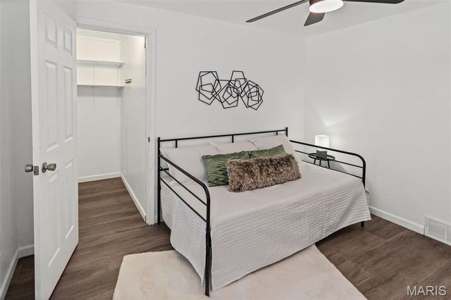 2425 La Salle Drive, Alton, IL 62002