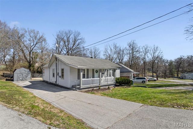 2425 La Salle Drive, Alton, IL 62002