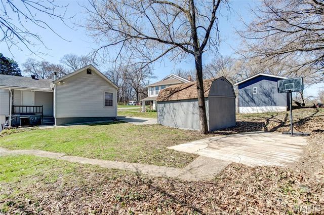 2425 La Salle Drive, Alton, IL 62002